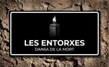 Imatge gràfica d'una torxa quadrada encesa típica de la processó de Verges, sobre cartell negre.