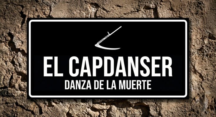 Placa negra sobre muro de piedra con el icono de una guadaña blanca, representando al Capdanser (Maestro de Baile) de la Danza de la Muerte de Verges.
