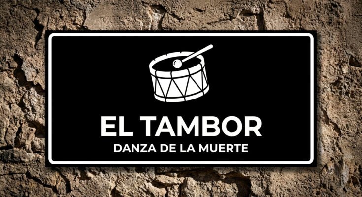 Placa con el icono de un tambor medieval, instrumento que marca el ritmo tétrico de la Danza de la Muerte.
