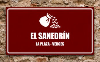 Icono de bolsa de monedas sobre fondo granate, escena del Sanedrín.