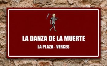 Esqueleto con una guadaña en un cartel granate «La Danza de la Muerte · La Plaza, Verges».